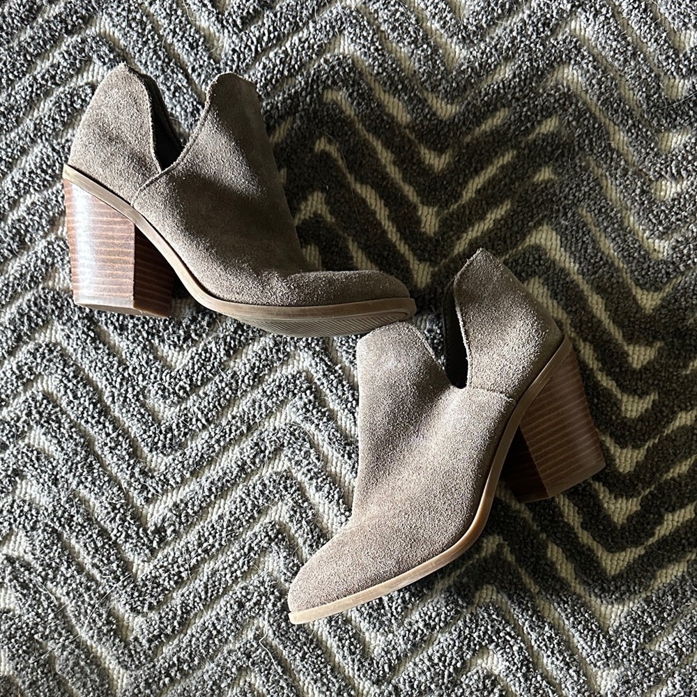STEVE MADDEN Suede Ankle Boots